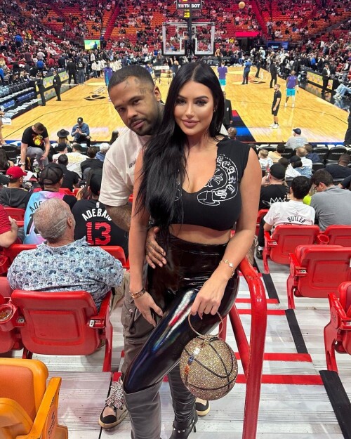 612c0194a5aa84644c348274d93598ba