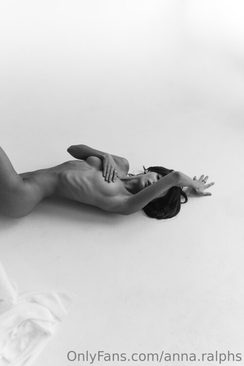 anna.ralphs 2022 12 16 2718056081 black and white photo and color