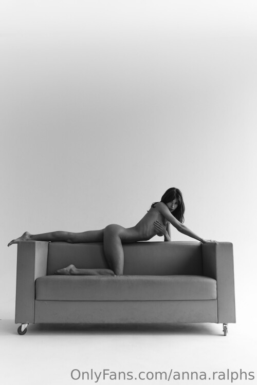 anna.ralphs 2022 12 16 2718056091 black and white photo and color