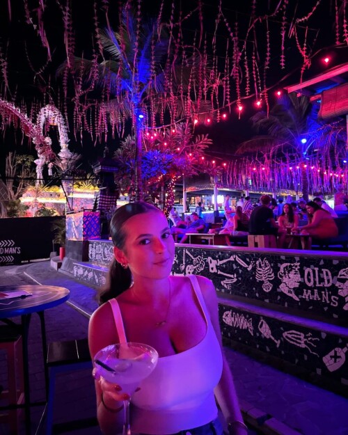 cd695a1a61b384216a5be0e066ee7aeb