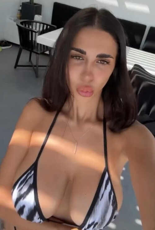 8c137ef57b757bfa93aec7ba6fbffd70.jpg