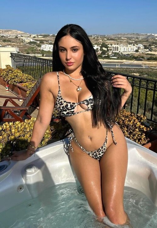 8f5e2bc3992f8369c4c9356e60469b39.jpg