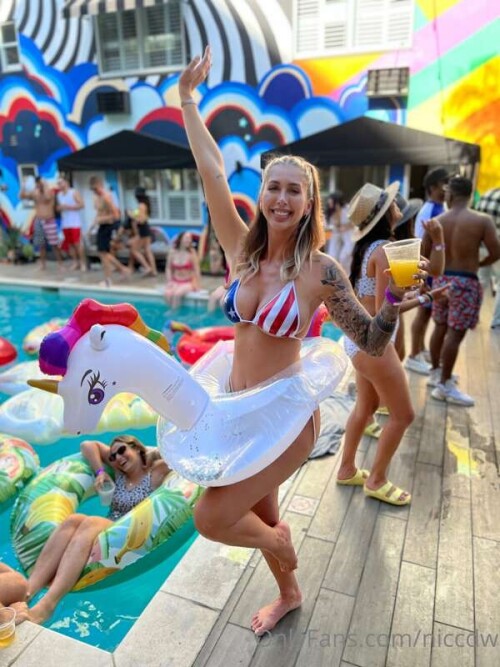 7f8402131981653cba922a4d1984776a