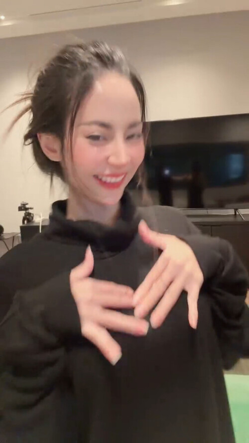 6be4b1d3e5acaee7a48d656fd60d8a81