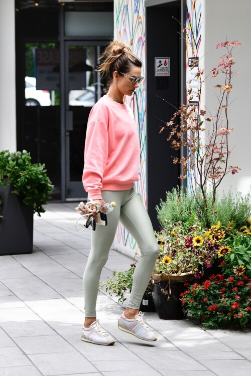 3221d298f6e02ba95e0215e1a5e726d1