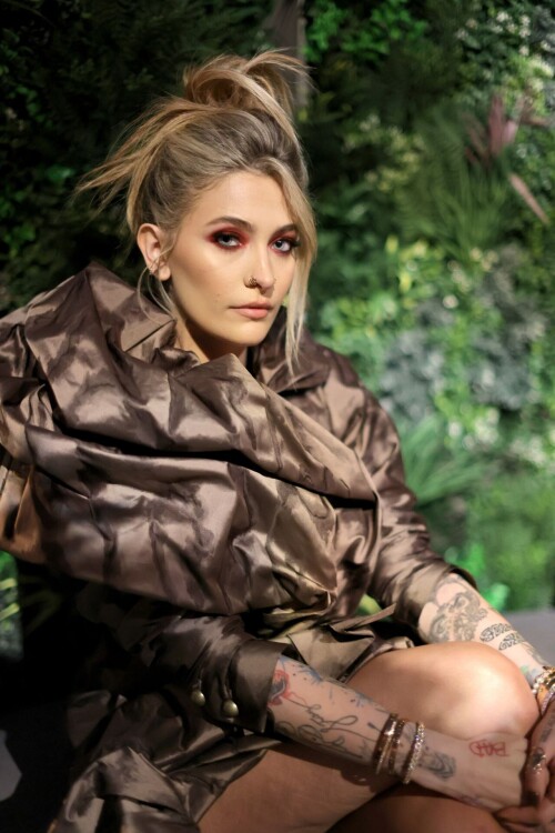 43a4d68ed9759bb9a4fb00867cf4f241