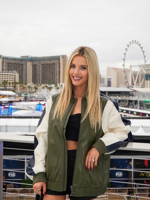 135aa7fdfe52bfc9eff7d479a8af9c7e