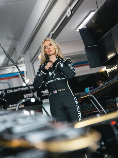 77f998e86b825d4e0fb8594a23294c72