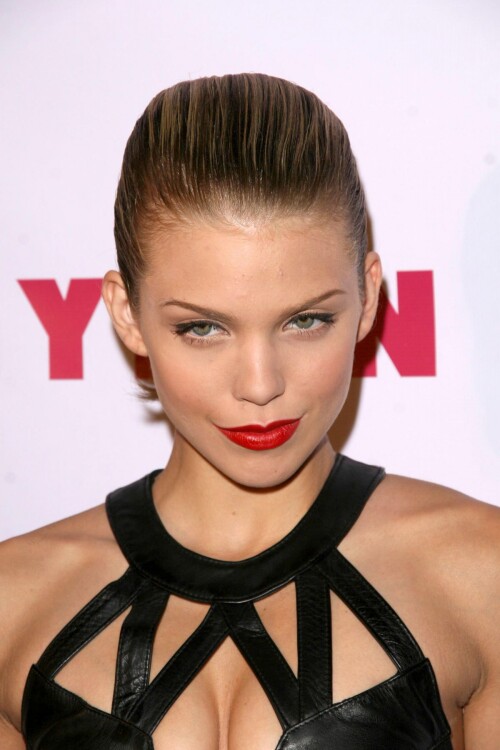 01c437f747e006480983af8fafd620b9