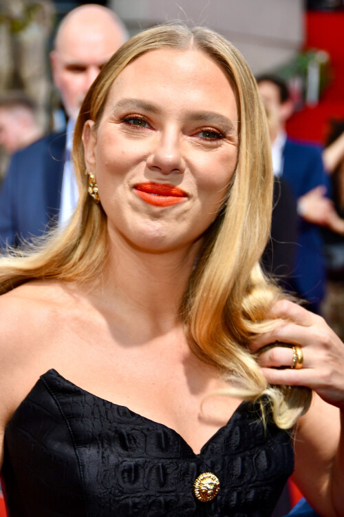 Scarlett Johansson, German Premiere Jurassic World Rebirth (Die Wiedergeburt) Deutschlandpremiere, Zoo-Palast, Berlin, DEU, 18.06.2025 Pictured: scarlett johansson,gareth edwards,jonathan bailey,mahershala aliRef: BLU_S8386197 180625 NON-EXCLUSIVEPicture by: AEDT / SplashNews.comSplash News and PicturesUSA: 310-525-5808 UK: 020 8126 1009eamteam@shutterstock.comWorld Rights, No Germany Rights, No Switzerland Rights, No Austria Rights