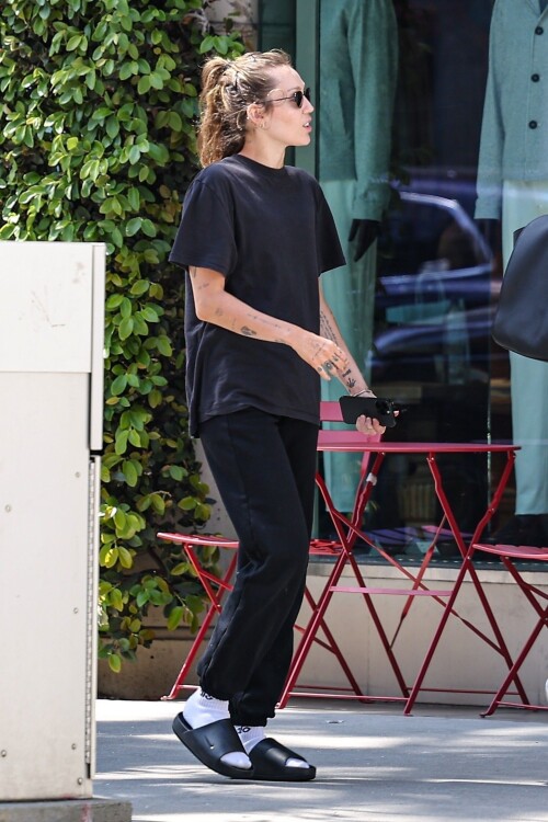 1d308b2842108e3e1ddbe9b166fd0e8a