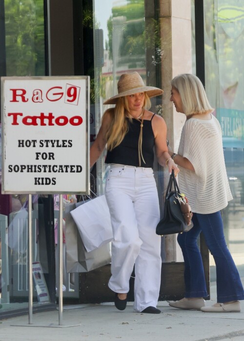 229ace8bead40a47a7f1de04416378c2