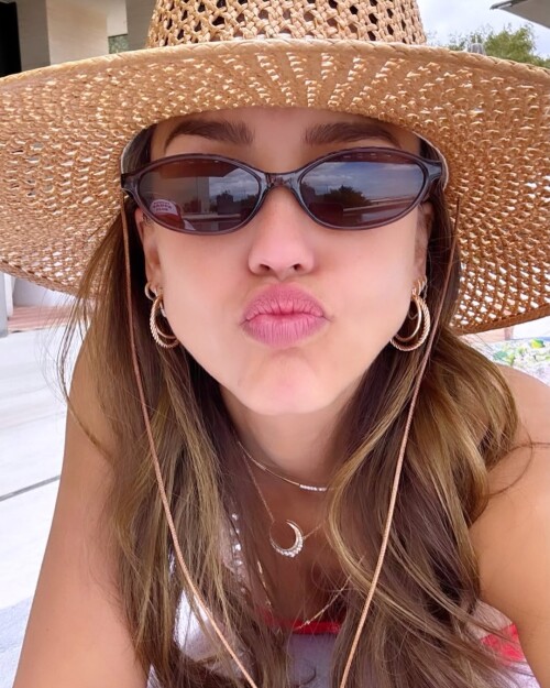 34b2acdd518195d295495d4e1ac3b524