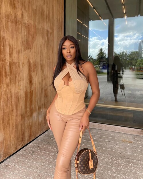 4da005a34a8a2f79775a71e53664b48a