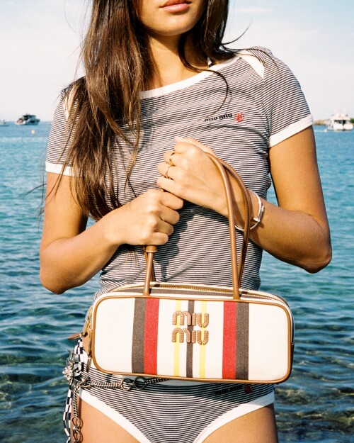 62113299658298c19cebf5985e306842