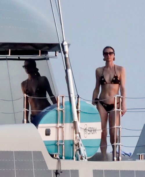 98cd7209df332f9b4491a3c18b605eae