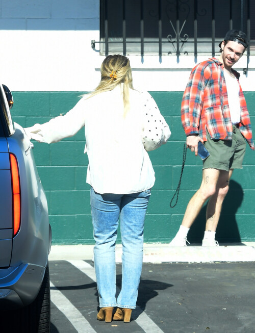 11/18/2024 EXCLUSIVE: Hilary Duff and Matthew Koma are all smiles exiting a studio in Los Angeles. The American actress wore a white blouse, jeans, and tan heels.sales@theimagedirect.com Please byline:TheImageDirect.com*EXCLUSIVE PLEASE EMAIL sales@theimagedirect.com FOR FEES BEFORE USE