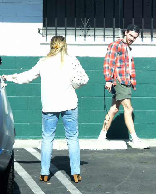 11/18/2024 EXCLUSIVE: Hilary Duff and Matthew Koma are all smiles exiting a studio in Los Angeles. The American actress wore a white blouse, jeans, and tan heels.sales@theimagedirect.com Please byline:TheImageDirect.com*EXCLUSIVE PLEASE EMAIL sales@theimagedirect.com FOR FEES BEFORE USE