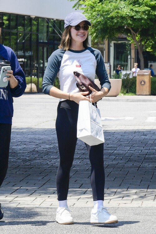 c6de832bb817e548c7371c0ccb1865ad