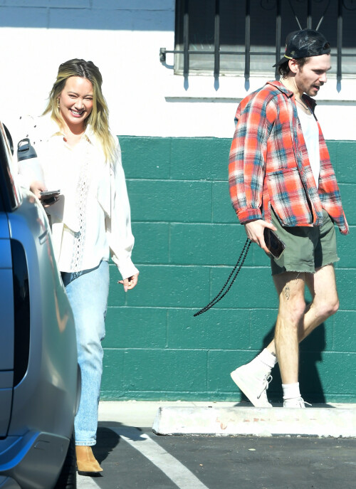 11/18/2024 EXCLUSIVE: Hilary Duff and Matthew Koma are all smiles exiting a studio in Los Angeles. The American actress wore a white blouse, jeans, and tan heels.sales@theimagedirect.com Please byline:TheImageDirect.com*EXCLUSIVE PLEASE EMAIL sales@theimagedirect.com FOR FEES BEFORE USE