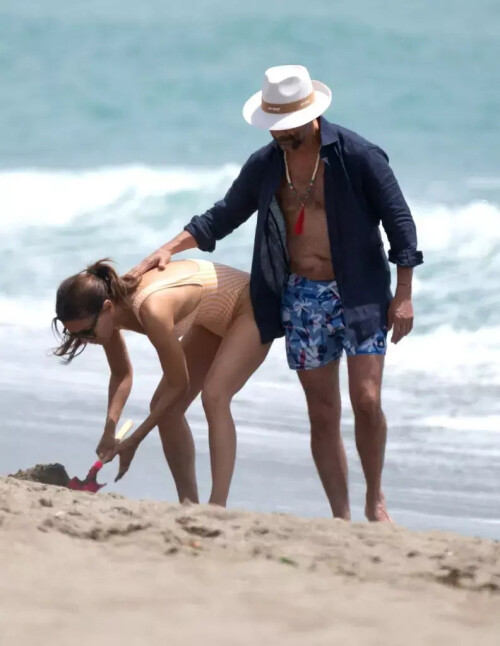 ef98cd5b43e4e00d75b028c44ee92066