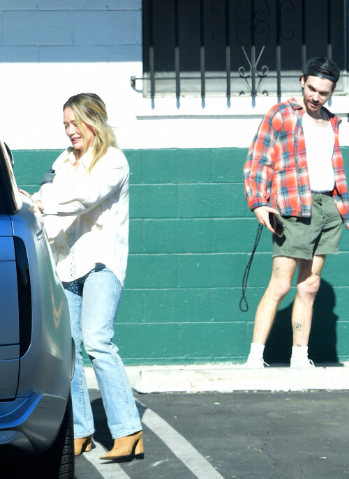 11/18/2024 EXCLUSIVE: Hilary Duff and Matthew Koma are all smiles exiting a studio in Los Angeles. The American actress wore a white blouse, jeans, and tan heels.sales@theimagedirect.com Please byline:TheImageDirect.com*EXCLUSIVE PLEASE EMAIL sales@theimagedirect.com FOR FEES BEFORE USE