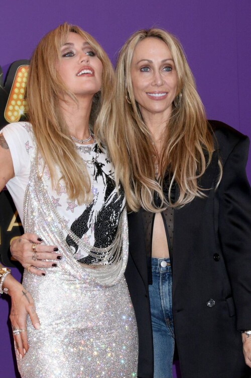 61fe734bab51b28ddb8bc9b59e0ea9a1