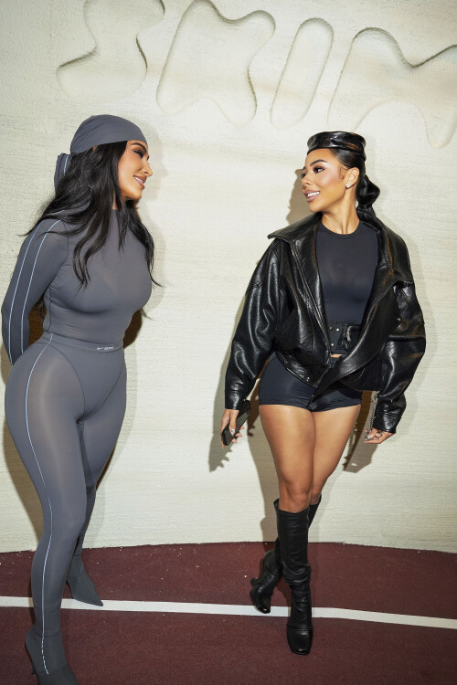 Kim Kardashian attended the Skims and Nike collaboration release event with her family and select guests. She stunned in a sleek grey sheer bodysuit from the new collection, complete with matching fitted leggings, a head wrap, and pointed boots, embodying the fusion of bold fashion and athleticwear.Pictured: kim kardashian,kourtney kardashianRef: BLU_S8550476 240925 NON-EXCLUSIVEPicture by: claude Yao Sahi / SplashNews.comSplash News and PicturesUSA: 310-525-5808 UK: 020 8126 1009eamteam@shutterstock.comWorld Rights