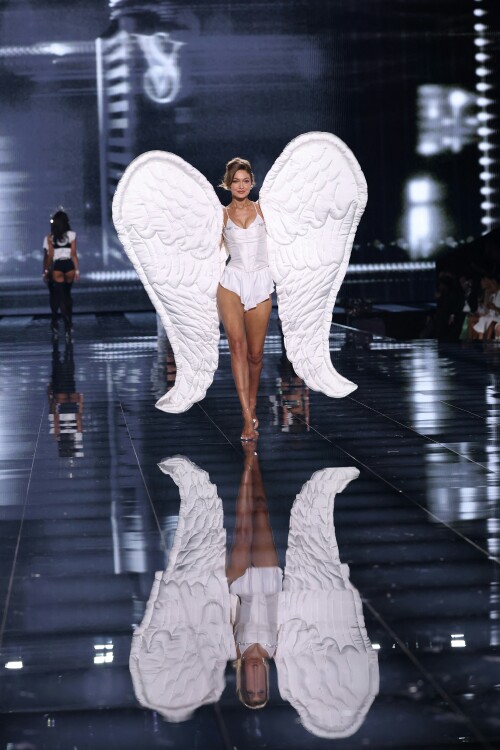 FASHION-US-VICTORIA'S SECRET