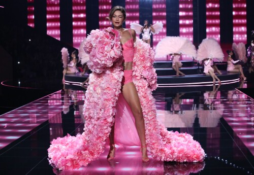 Mandatory Credit: Photo by Matt Baron/BEI/Shutterstock (15542276an)Gigi Hadid2025 Victoria's Secret Fashion Show - Runway Show, New York, USA - 15 Oct 2025