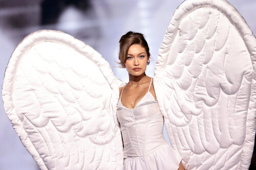 US-VICTORIA'S-SECRET-FASHION-SHOW-2025-RUNWAY