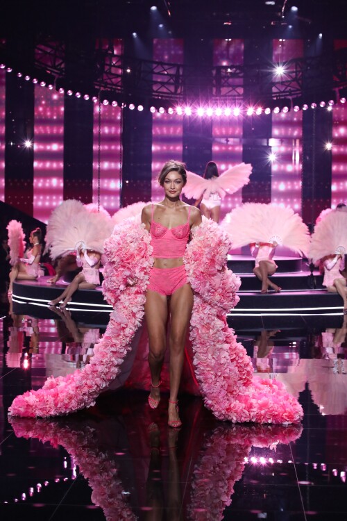 Mandatory Credit: Photo by Matt Baron/BEI/Shutterstock (15542276as)Gigi Hadid2025 Victoria's Secret Fashion Show - Runway Show, New York, USA - 15 Oct 2025