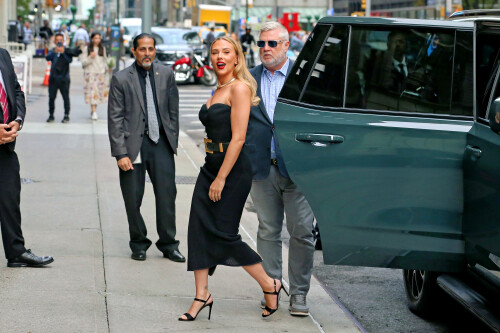 Scarlet Johansson stuns in black dress at Late Night with Stephen Colbert in New York CityPictured: scarlett johanssonRef: BLU_S8545813 220925 NON-EXCLUSIVEPicture by: Christopher Peterson / SplashNews.comSplash News and PicturesUSA: 310-525-5808 UK: 020 8126 1009eamteam@shutterstock.comWorld Rights