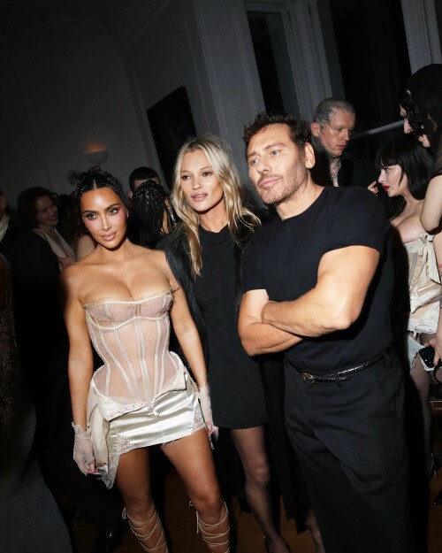 e9a5bfeeccf2bce483bb5c621950a4e4