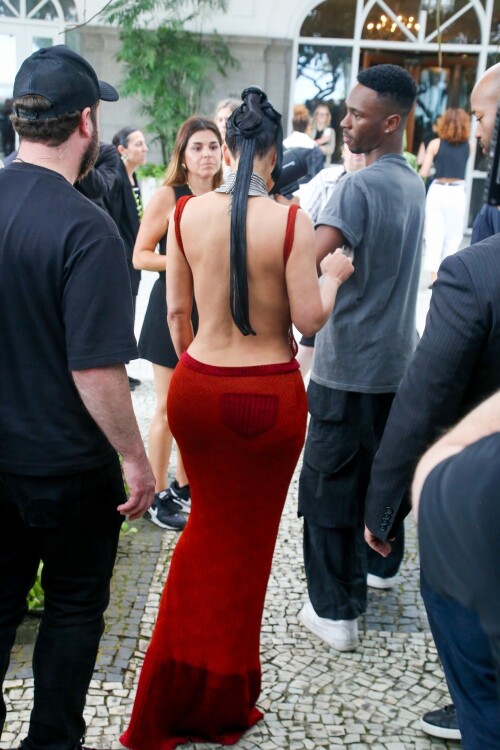 *EXCLUSIVE* Rio Janeiro, BRAZIL    Kim Kardashian was spotted outside the Copacabana Palace Hotel in Rio de Janeiro, taking time to greet fans after promoting her latest project, "Alls Fair".Pictured: Kim  KardashianBACKGRID USA 11 NOVEMBER 2025 BYLINE MUST READ: JUCE e Dilson  Silva / BACKGRIDUSA: +1 310 798 9111 / usasales@backgrid.comUK: +44 208 344 2007 / uksales@backgrid.com*UK Clients - Pictures Containing ChildrenPlease Pixelate Face Prior To Publication*