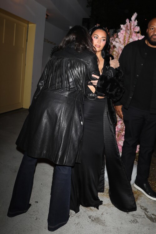 51b6fe8a96fb3256c7d77c68ebc53ac4