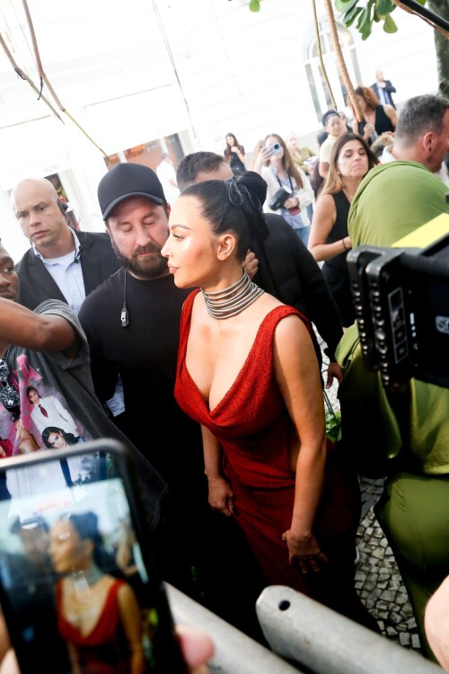 *EXCLUSIVE* Rio Janeiro, BRAZIL    Kim Kardashian was spotted outside the Copacabana Palace Hotel in Rio de Janeiro, taking time to greet fans after promoting her latest project, "Alls Fair".Pictured: Kim  KardashianBACKGRID USA 11 NOVEMBER 2025 BYLINE MUST READ: JUCE e Dilson  Silva / BACKGRIDUSA: +1 310 798 9111 / usasales@backgrid.comUK: +44 208 344 2007 / uksales@backgrid.com*UK Clients - Pictures Containing ChildrenPlease Pixelate Face Prior To Publication*