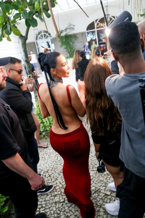 *EXCLUSIVE* Rio Janeiro, BRAZIL    Kim Kardashian was spotted outside the Copacabana Palace Hotel in Rio de Janeiro, taking time to greet fans after promoting her latest project, "Alls Fair".Pictured: Kim  KardashianBACKGRID USA 11 NOVEMBER 2025 BYLINE MUST READ: JUCE e Dilson  Silva / BACKGRIDUSA: +1 310 798 9111 / usasales@backgrid.comUK: +44 208 344 2007 / uksales@backgrid.com*UK Clients - Pictures Containing ChildrenPlease Pixelate Face Prior To Publication*