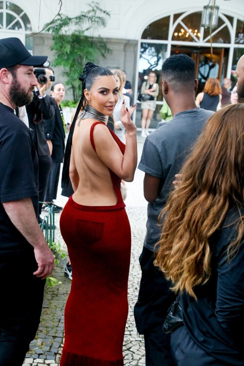 *EXCLUSIVE* Rio Janeiro, BRAZIL    Kim Kardashian was spotted outside the Copacabana Palace Hotel in Rio de Janeiro, taking time to greet fans after promoting her latest project, "Alls Fair".Pictured: Kim  KardashianBACKGRID USA 11 NOVEMBER 2025 BYLINE MUST READ: JUCE e Dilson  Silva / BACKGRIDUSA: +1 310 798 9111 / usasales@backgrid.comUK: +44 208 344 2007 / uksales@backgrid.com*UK Clients - Pictures Containing ChildrenPlease Pixelate Face Prior To Publication*