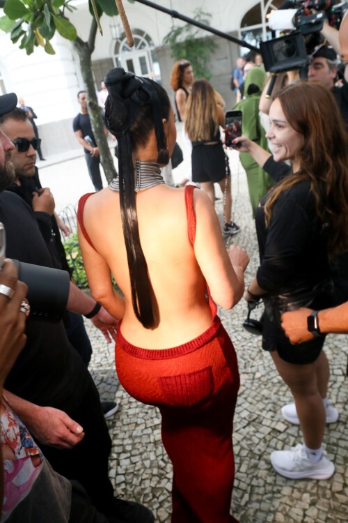 *EXCLUSIVE* Rio Janeiro, BRAZIL    Kim Kardashian was spotted outside the Copacabana Palace Hotel in Rio de Janeiro, taking time to greet fans after promoting her latest project, "Alls Fair".Pictured: Kim  KardashianBACKGRID USA 11 NOVEMBER 2025 BYLINE MUST READ: JUCE e Dilson  Silva / BACKGRIDUSA: +1 310 798 9111 / usasales@backgrid.comUK: +44 208 344 2007 / uksales@backgrid.com*UK Clients - Pictures Containing ChildrenPlease Pixelate Face Prior To Publication*