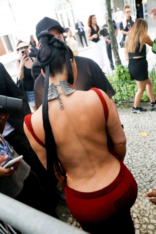 *EXCLUSIVE* Rio Janeiro, BRAZIL    Kim Kardashian was spotted outside the Copacabana Palace Hotel in Rio de Janeiro, taking time to greet fans after promoting her latest project, "Alls Fair".Pictured: Kim  KardashianBACKGRID USA 11 NOVEMBER 2025 BYLINE MUST READ: JUCE e Dilson  Silva / BACKGRIDUSA: +1 310 798 9111 / usasales@backgrid.comUK: +44 208 344 2007 / uksales@backgrid.com*UK Clients - Pictures Containing ChildrenPlease Pixelate Face Prior To Publication*