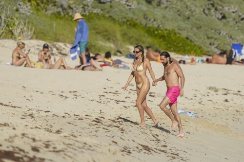 728c2208015bd57a8614a4db87bec387