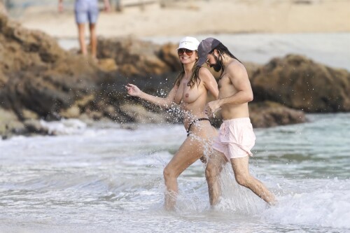 8b054ec82d7249fa081b798e1c0923a1