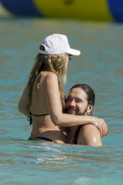 fd99a564602ae6f735da5e5f931956b0