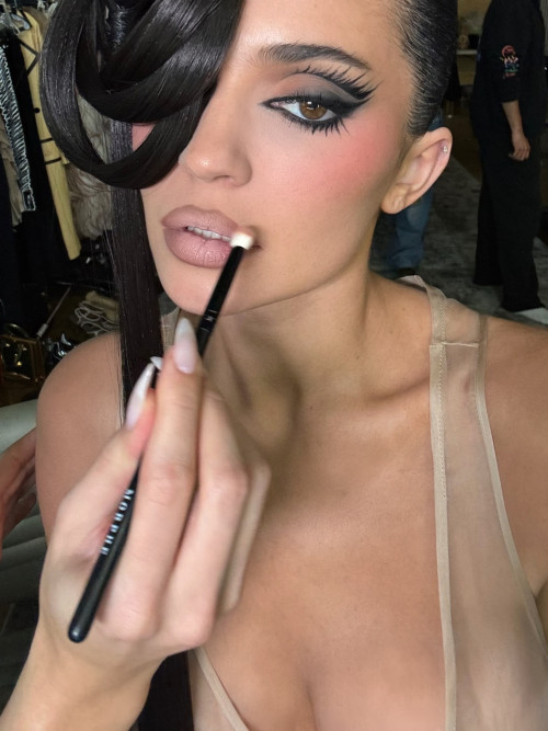 b92253e5eaed404bd7b9f37b1a203c46