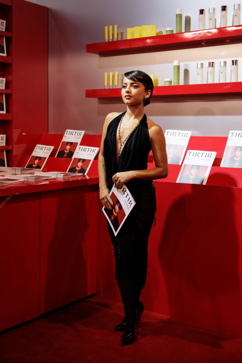 25e071769ae818382de2cf7fd83aee2d