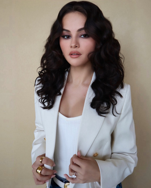 f44d72ea3e644bdad6021405b3283ff7