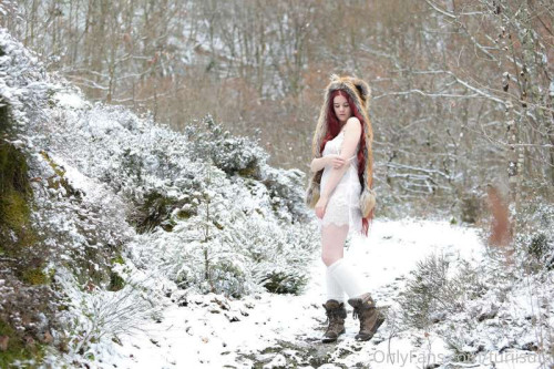 0d64fba71dd34bbe81a2c1acd5576488