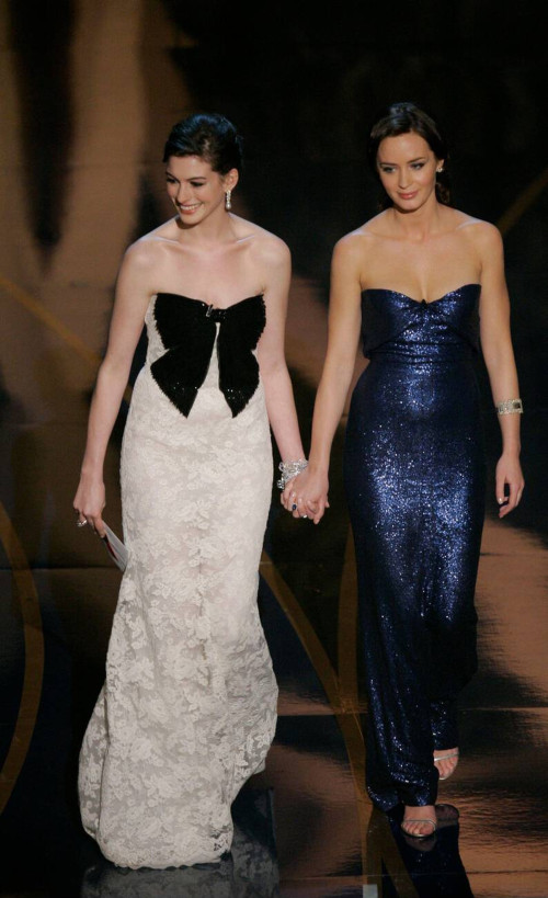 b5b53754c247546d8d417cd7975ed8b9