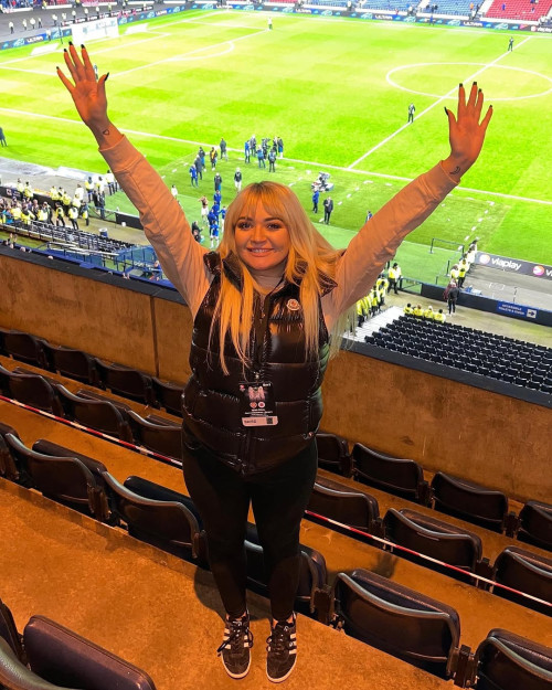 b71c52e8e6573cc7ed202b1ef98b5734